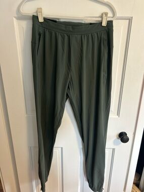 LuluLemon men’s Surge jogger: Smoked Spruce color